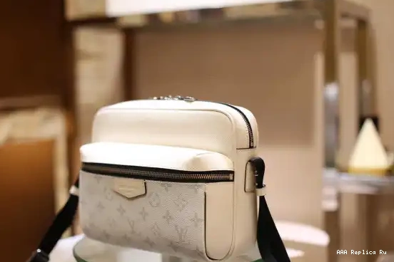 AAA Replica Ru Louis Messenger Vuitton 0624